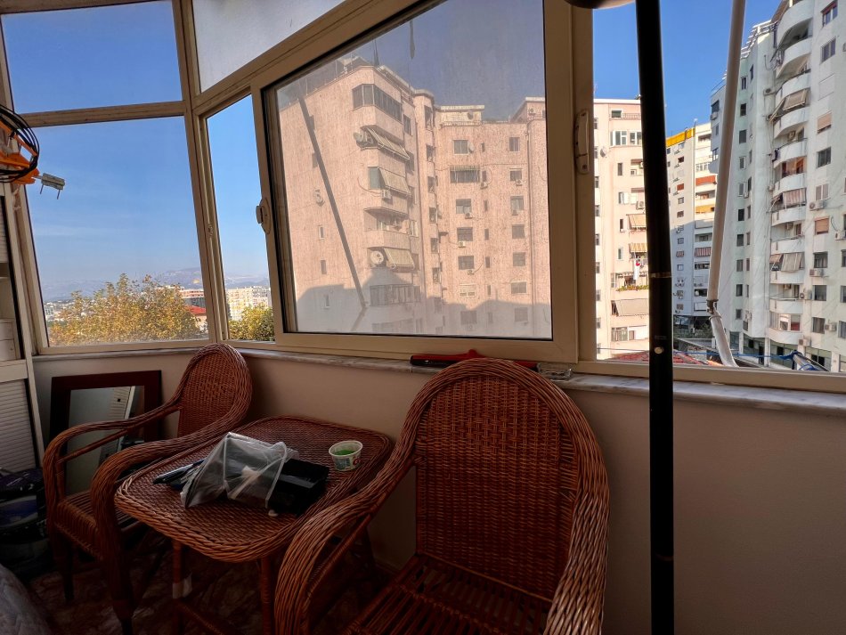 Tirane, jepet me qera apartament 2+1+Ballkon Kati 6, 96 m² 600 € (Bulevardi Zogu i Pare)