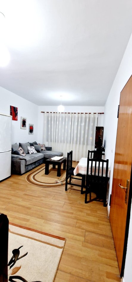 Tirane, jepet me qera apartament 2+1 Kati 4, 85 m² 450 € (rruga bardhyl)