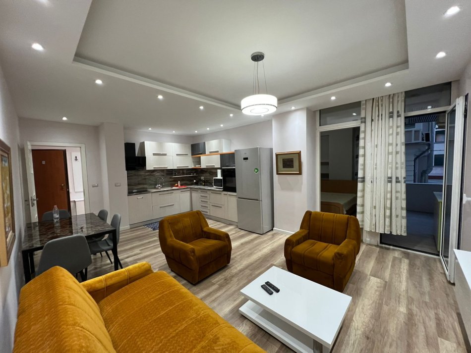 Tirane, jepet me qera apartament 2+1 Kati 2, 90 m² 650 € (kodra e diellit)