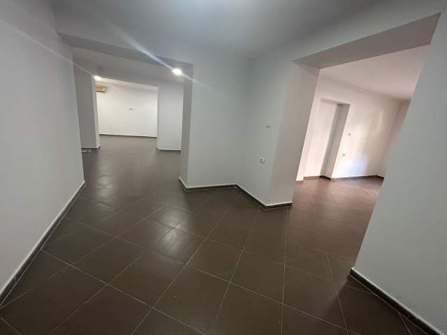 Tirane, jepet me qera ambjent biznesi Kati 0, 133 m² 700 Euro tek Stadiumi Dinamo
