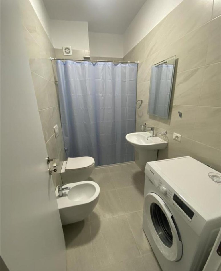 Tirane, jepet me qera apartament 1+1 Kati 5, 66 m² 420 € (Yzberisht)