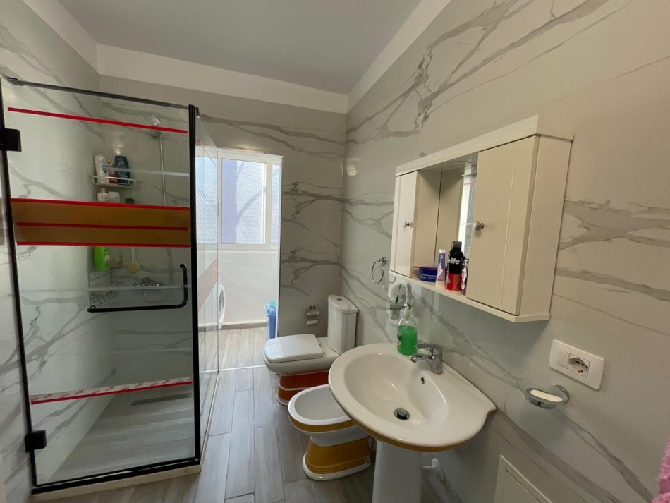 Tirane, shitet apartament 2+1 Kati 5, 71 m² 107.000 € (Porcelan)