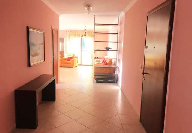 Tirane, shitet apartament 143 m² 221.650 Euro