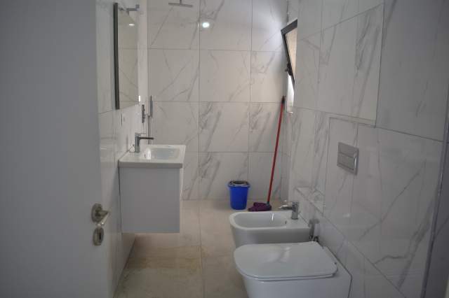 Tirane, jepet me qera apartament 2+1+BLK Kati 10, 91 m² 600 Euro (prane Viles Gold)