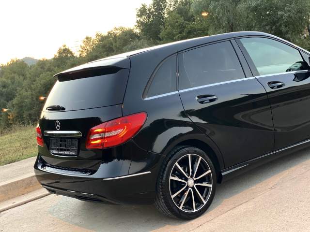 Tirane, shes makine Mercedes-Benz B Klas Avantgarde Viti 2012,