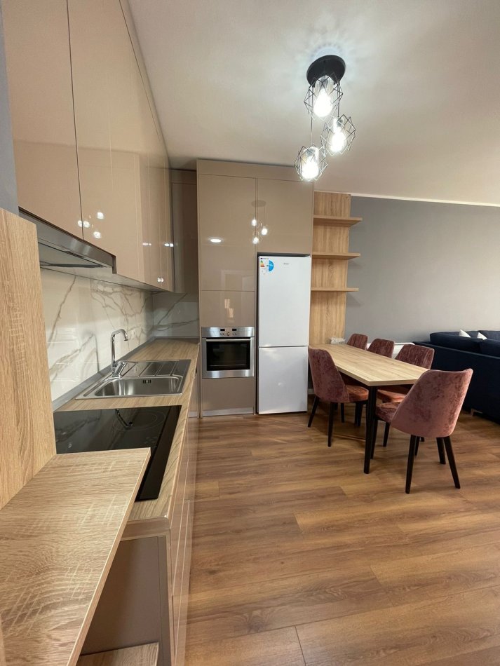 Tirane, jepet me qera apartament 2+1+Ballkon Kati 7, 107 m² 600 € (Oasis Residence)