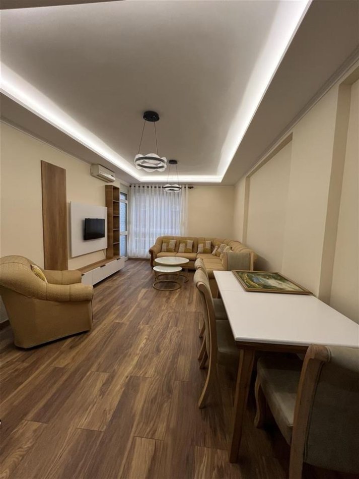 Tirane, jepet me qera apartament 1+1 Kati 1, 68 m² 570 € (rruga vllazen huta)