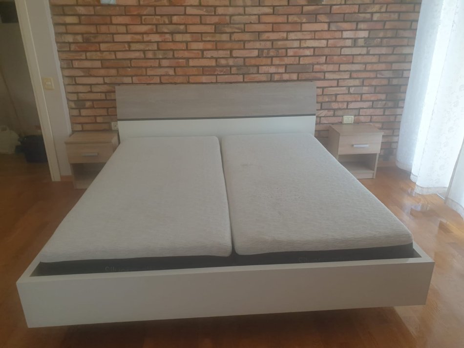 Tirane, jepet me qera apartament 3+1 Kati 6, 220 m² 1.500 € (Bllok)