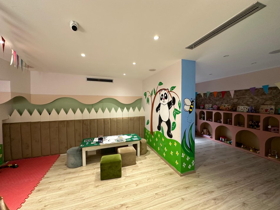 Tirane, shitet ambjent biznesi Kati 0, 131 m² 350.500 € (Rruga Mine Peza)