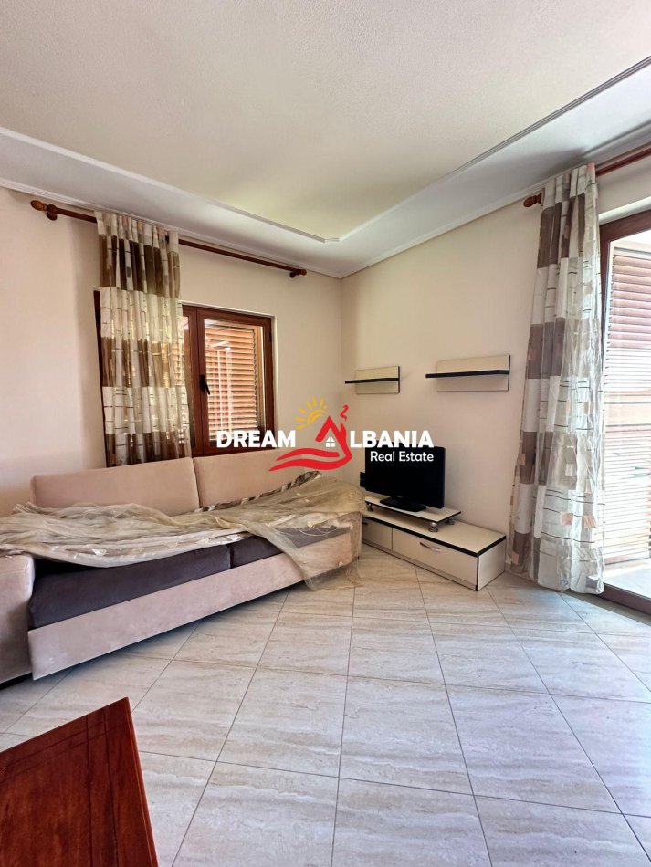 Tirane, jepet me qera apartament 3+1+Ballkon Kati 2, 140 m² 550 € 