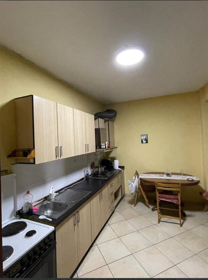 Tirane, jepet me qera apartament 1+1 Kati 1, 75 m² 300 € (Fresk)