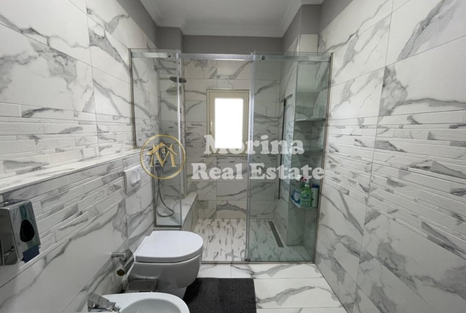 Tirane, jepet me qera apartament 3+1 Kati 2, 140 m² 600 € (Ish Vilat e Arabit/ Rruga e Dajtit)