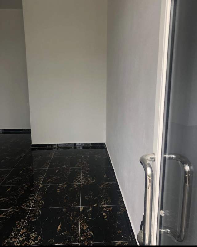 Tirane, jepet me qera dyqan 700 Euro
