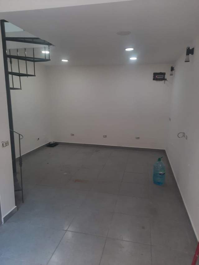Tirane, jepet me qera ambjent biznesi Kati 0, 27 m² 400 Euro (George Bush)