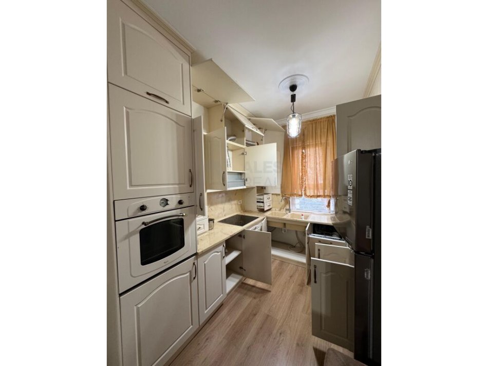 Tirane, jepet me qera apartament 2+1+Aneks+Ballkon , 115 m² 800 € (Liqeni i thate)