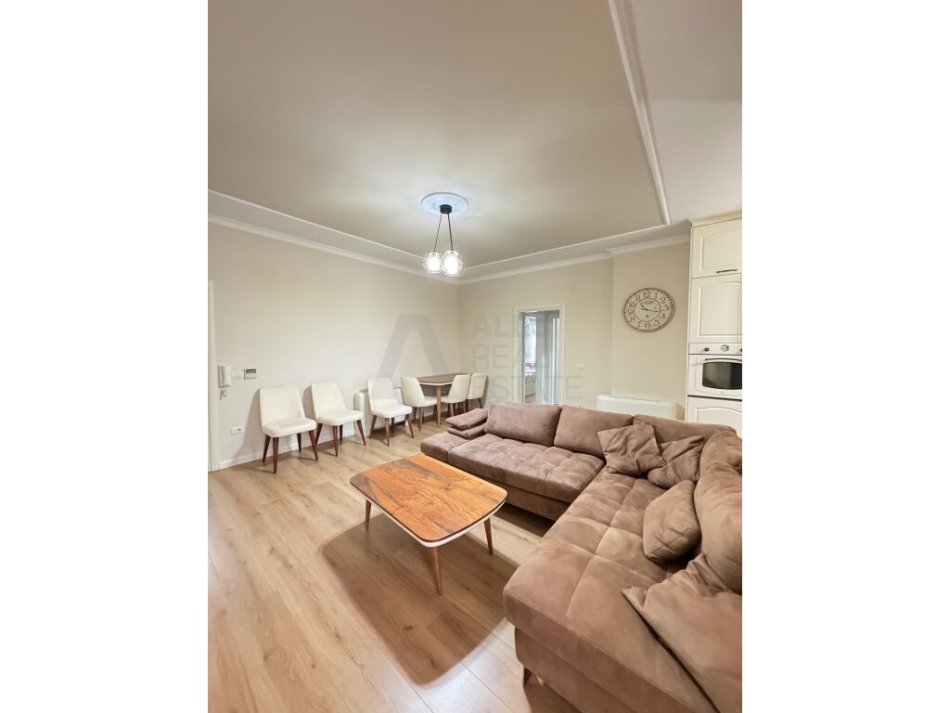 Tirane, jepet me qera apartament 2+1+Aneks+Ballkon , 115 m² 800 € (Liqeni i thate)
