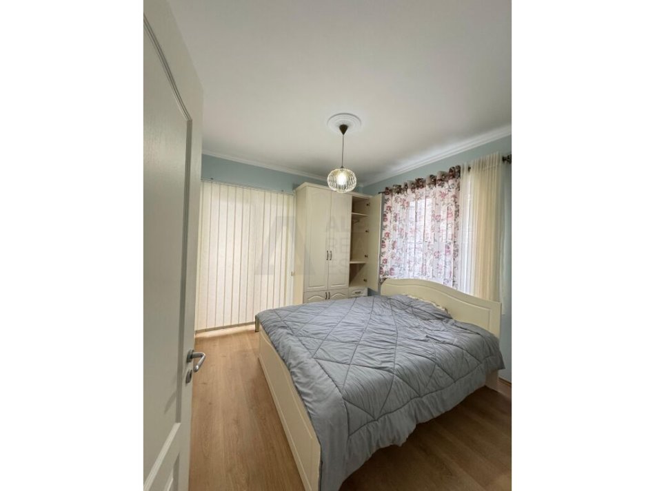Tirane, jepet me qera apartament 2+1+Aneks+Ballkon , 115 m² 800 € (Liqeni i thate)