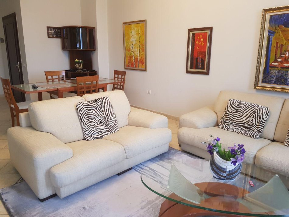 Tirane, jepet me qera apartament 2+1 Kati 10, 110 m² 950 € (Qender)