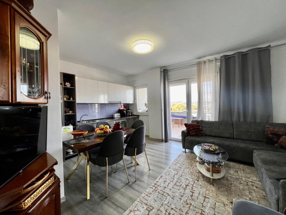 Tirane, shitet apartament 2+1+Ballkon Kati 6, 149 m² 150.000 € (Veli Dedi)