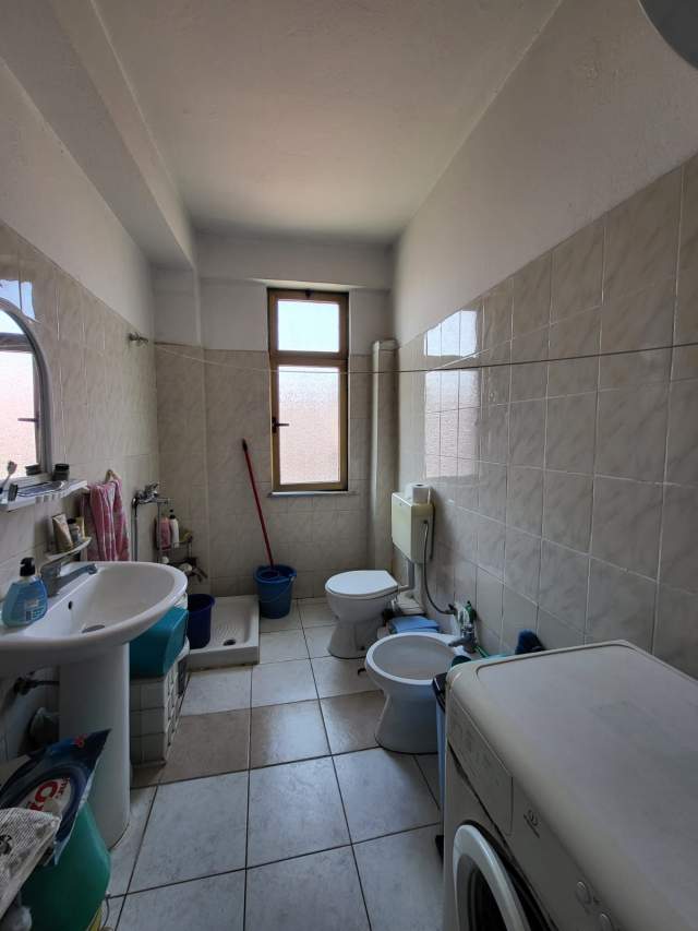 Tirane, shitet apartament 2+1+A+BLK Kati 3, 90 m² 130.000 Euro (Rruga Komuna e Parisit)