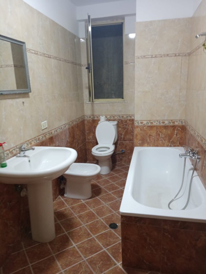 Tirane, jepet me qera apartament 1+1 Kati 3, 80 m² 550 € (Myslym Shyri)
