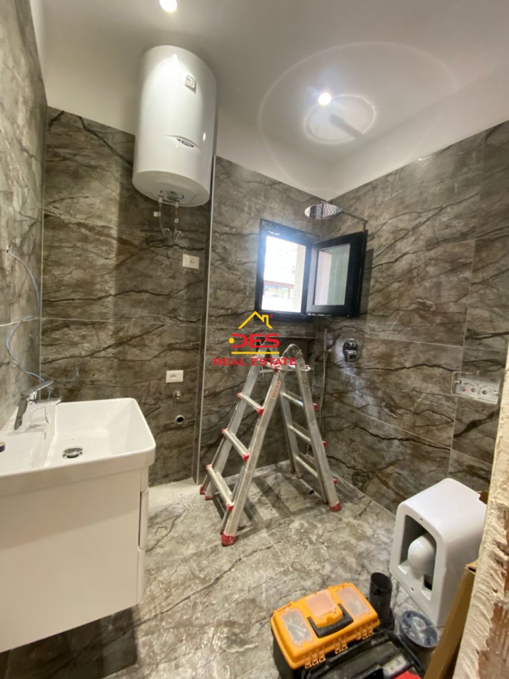 Vlore, jepet me qera apartament 1+1+Ballkon, Kati 2, 232 m² 800 € (Rruga Cajupi,Vlore)