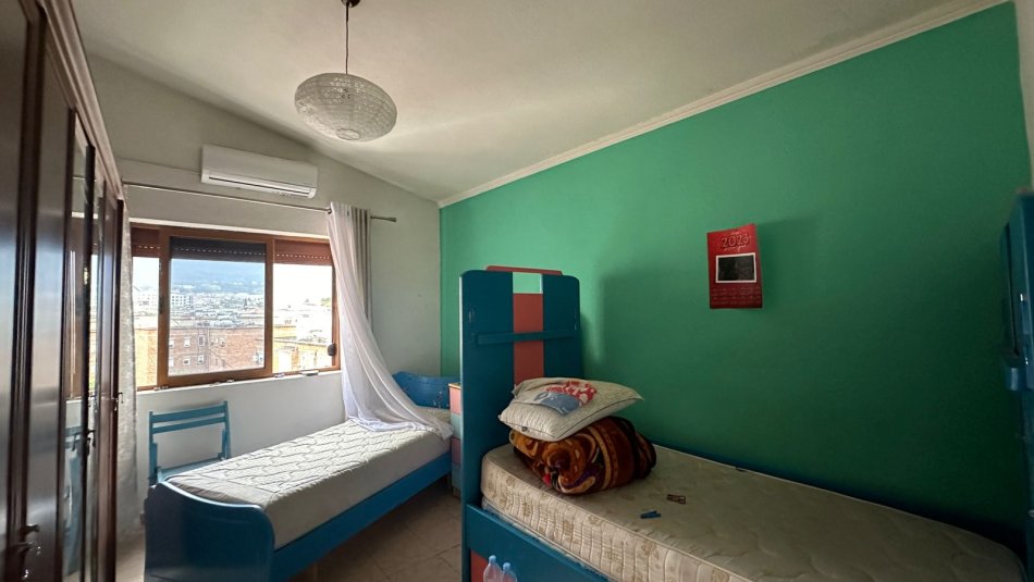 Tirane, jepet me qera apartament 2+1 Kati 5, 120 m² 600 € (Xhamllik)