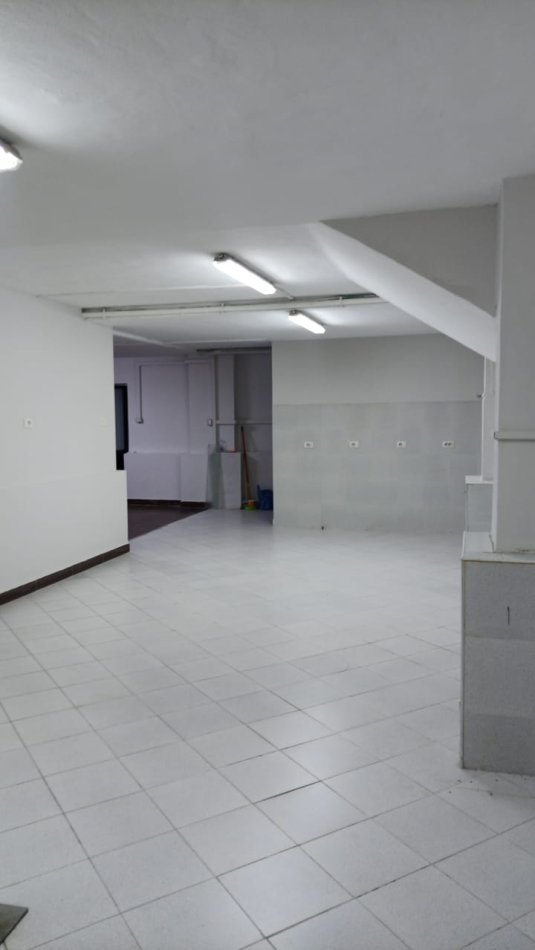Tirane, jepet me qera ambjent biznesi Kati -1, 109 m² 350 € (Ish Nisharaku)