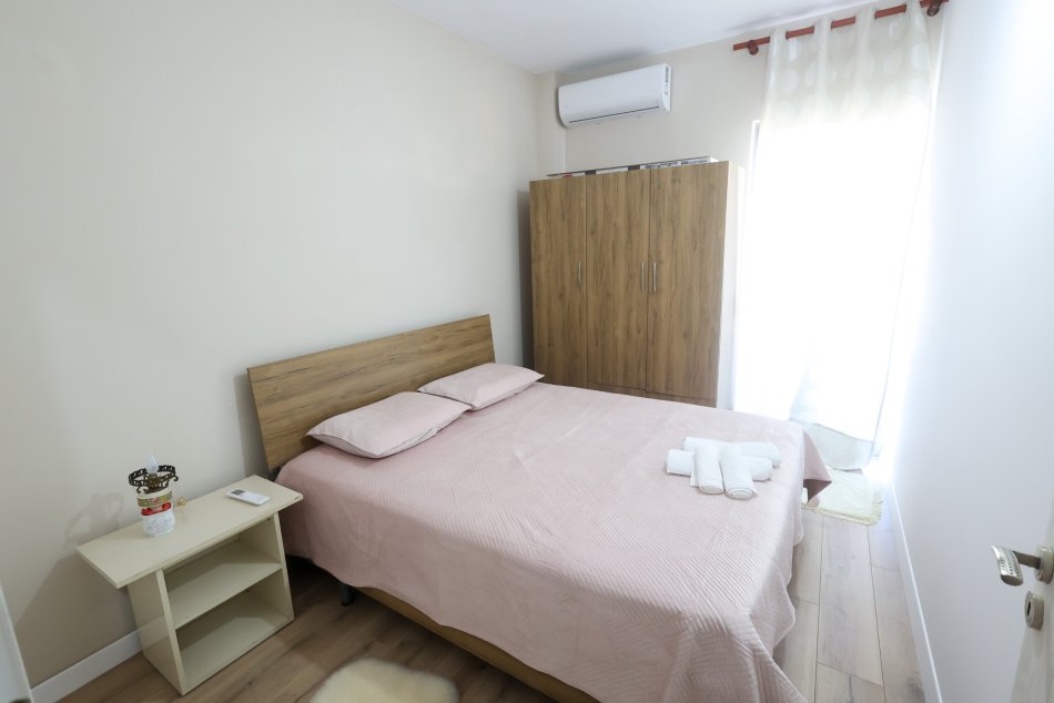 jepet me qera apartament 1+1 Kati 5, 55 m² 300 € (Prane Rruges Se Dajtit, Rruga Ramazan Gaxherri)