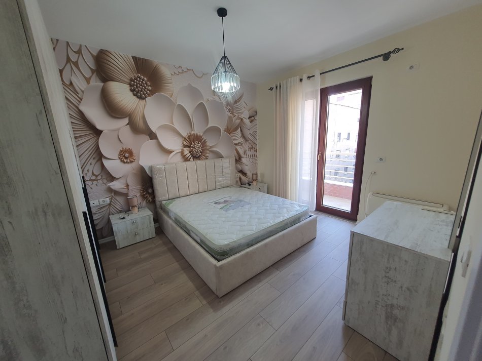 Tirane, jepet me qera apartament 2+1+Ballkon Kati 3, 90 m² 800 € (MYSLYM SHYRI)