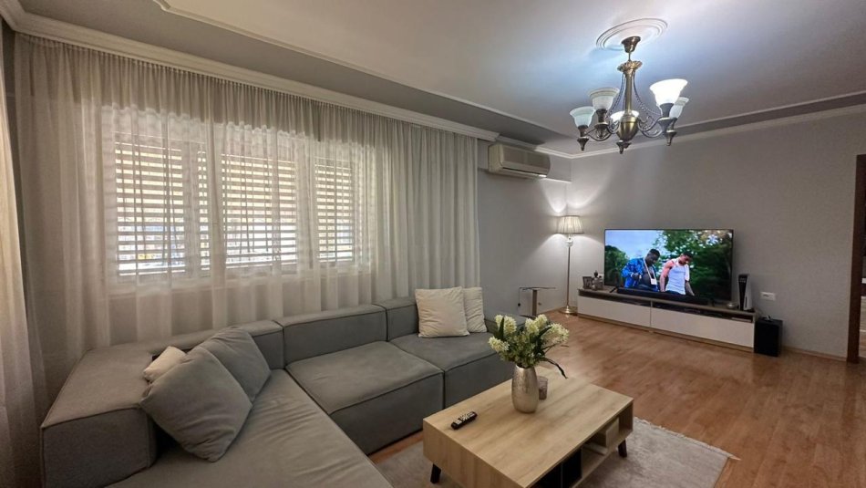 Shitet, Apartament 3+1+2 , Rruga Xhanfize Keko, Tiranë - 230000€ | 181.8 m²