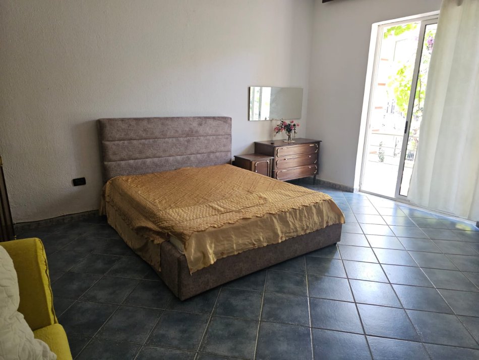 Tirane, jepet me qera apartament 1+1 Kati 1, 60 m² 300 € (300)