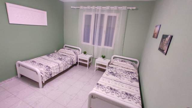 Tirane, jepet me qera apartament 1+1 Kati 5, 61 m² 400 Euro (Laprake)