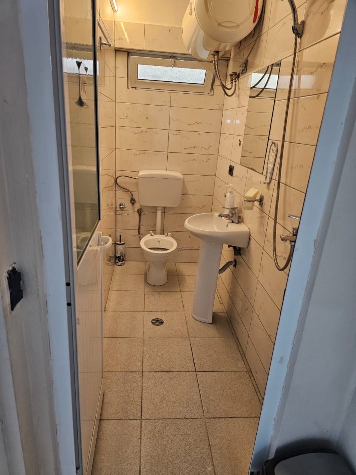 Tirane, jepet me qera ambient biznesi Kati 0, 75 m² 600 € (Myslym Shyri)