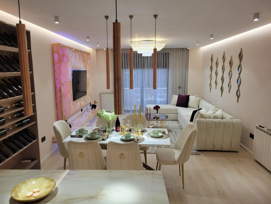 Apartament 2+1+2 me qera, Gjimnazi "Petro Nini"