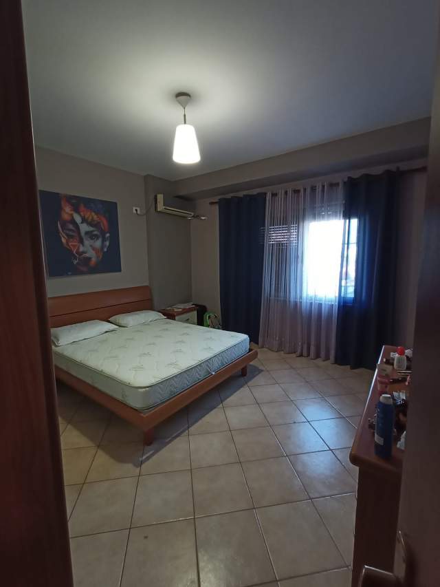 Tirane, jepet me qera apartament 2+1 Kati 2, 100 m² 500 Euro (JordanMisja)