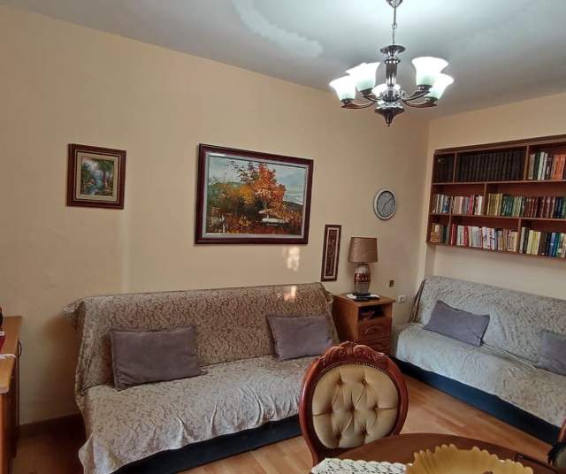 Tirane, jepet me qera apartament 2+1 Kati 3, 70 m² 400 Euro (pazari ri)