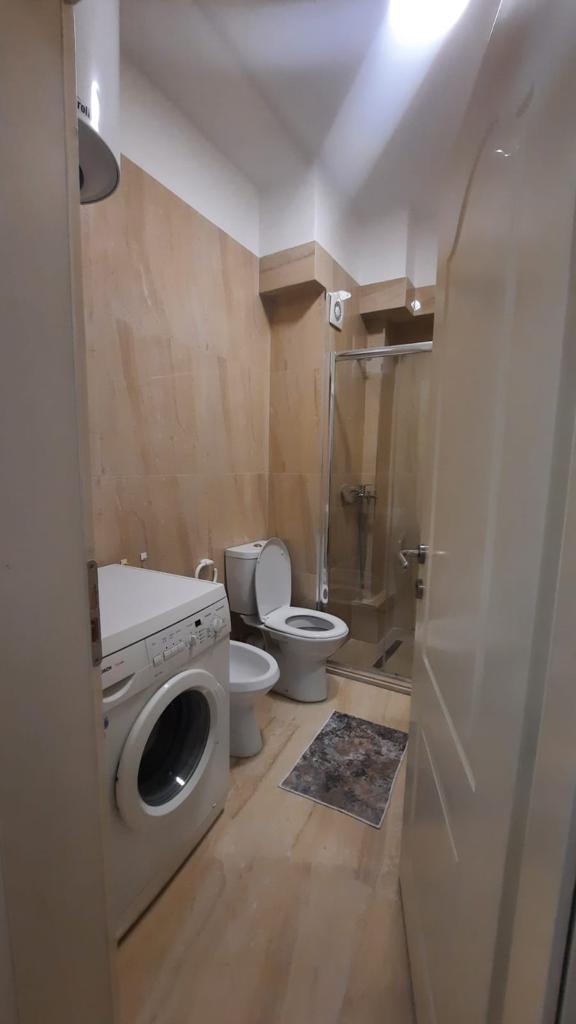 Tirane, jepet me qera apartament 1+1+BLK Kati 2, 54 m² 420 Euro (Stacioni i fundit i Tiranes se Re)
