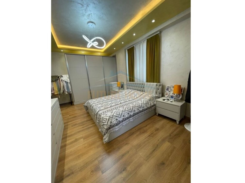Tirane, shitet apartament 2+1 Kati 6, 105 m² 200.000 € (Fusha E Aviacionit)