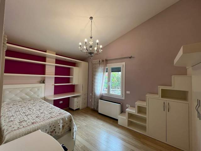 Tirane, jepet me qera Vile 4+1 Kati 2, 230 m² 3.000 Euro (TEG)