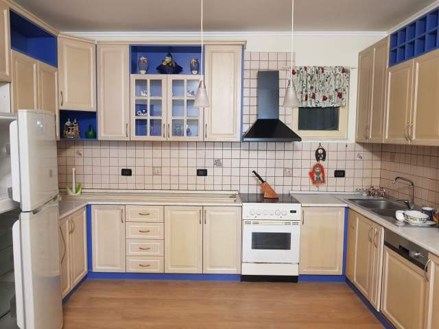 Tirane, jepet me qera ambjent biznesi Kati 10, 108 m² 600 Euro (rruga lidhja e Prizrenit)