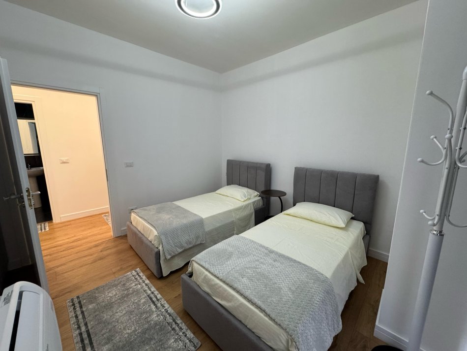 Tirane, jepet me qera apartament 2+1 Kati 7, 95 m² 800 € (rruga 5 maji)