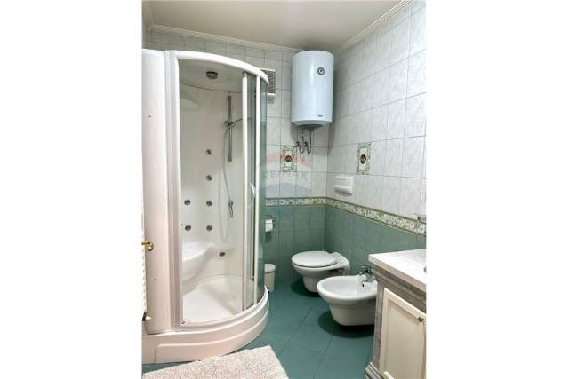 Tirane, jepet me qera apartament 2+1 90 m² 1.700 Euro (Stadiumi Air Albania)