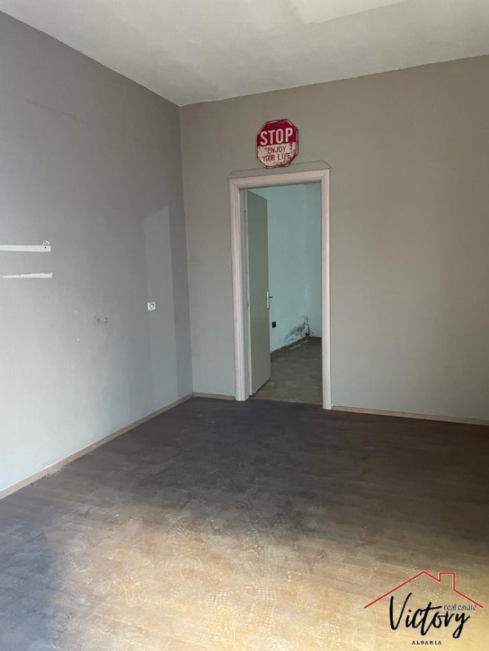 AMBIENT PER QIRA TEK KOPSHTI BOTANIK