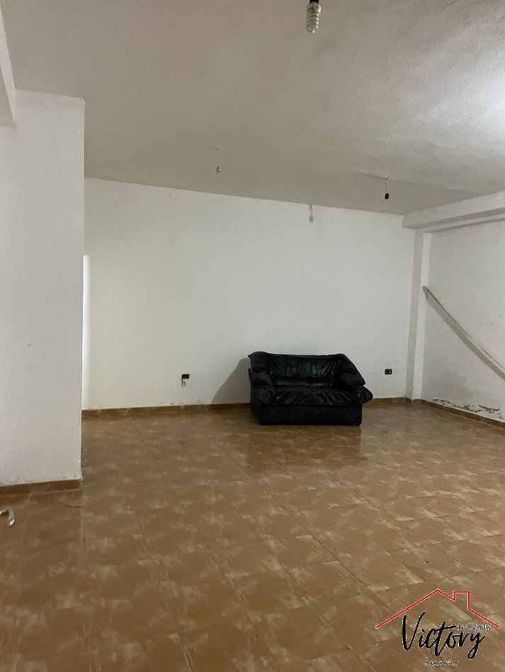 AMBIENT PER QIRA TEK KOPSHTI BOTANIK