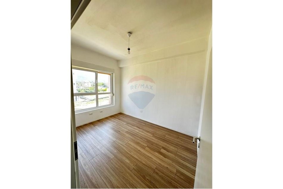 Tirane, jepet me qera apartament 2+1+Ballkon Kati 3, 70 m² 550 € (Ali Demi)