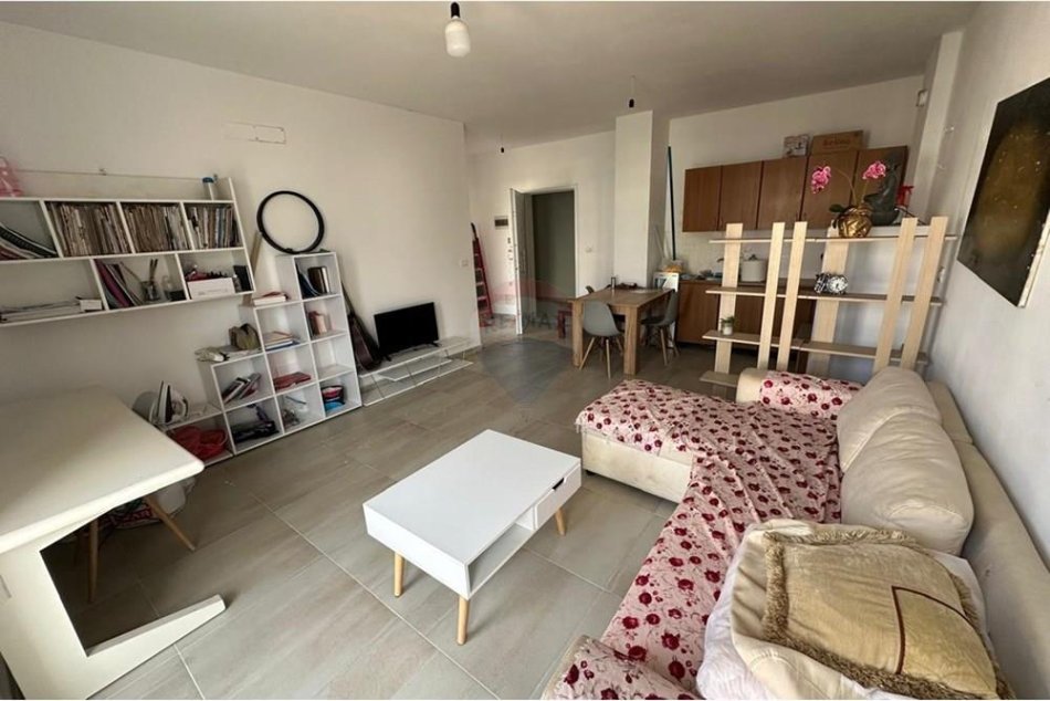 Tirane, shitet apartament 1+1+Ballkon Kati 3, 68 m² 82.000 € (Ali Dem)