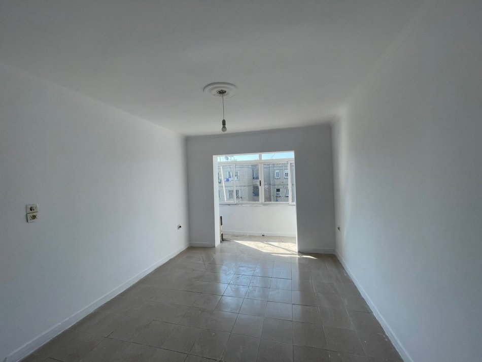 Tirane, shitet apartament 1+1+Aneks+Ballkon Kati 5, 53 m² 66.000 € (Ali Demi)
