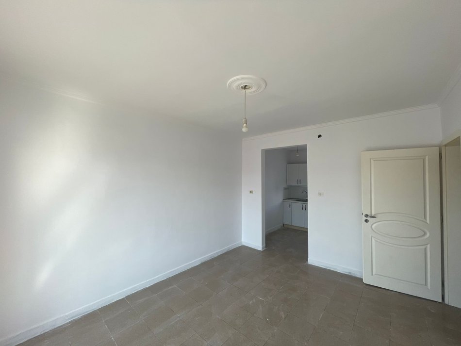 Tirane, shitet apartament 1+1+Aneks+Ballkon Kati 5, 53 m² 66.000 € (Ali Demi)