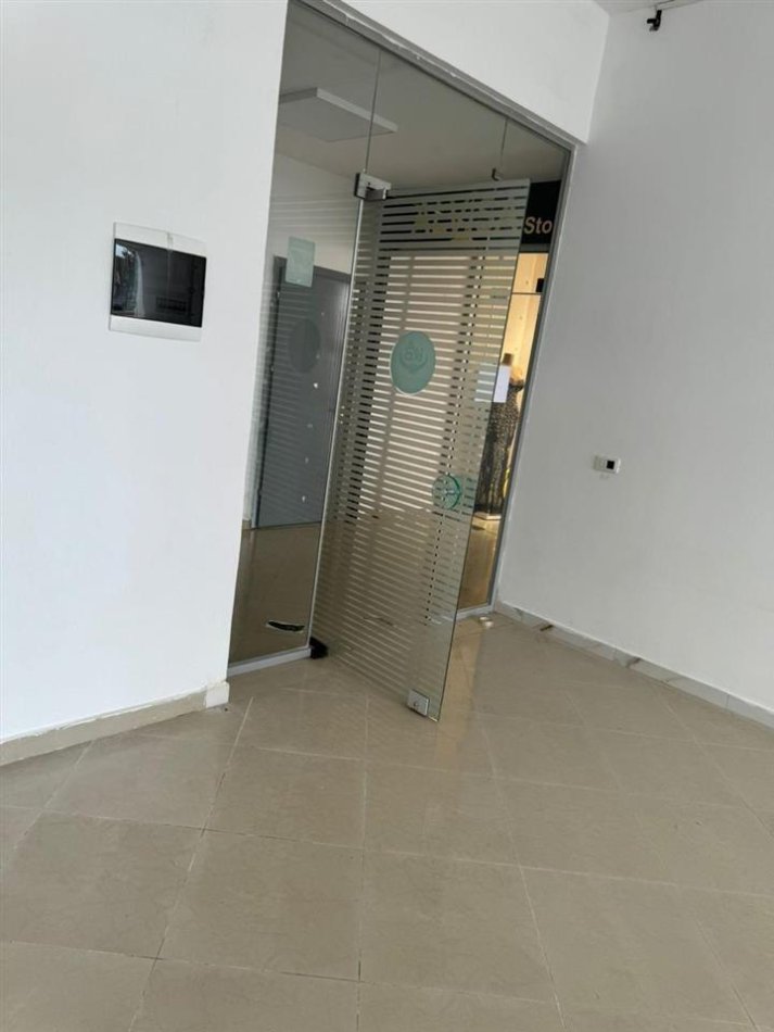 Tirane, jepet me qera zyre Kati 1, 60 m² 450 € (Rruga Teodor Keko)